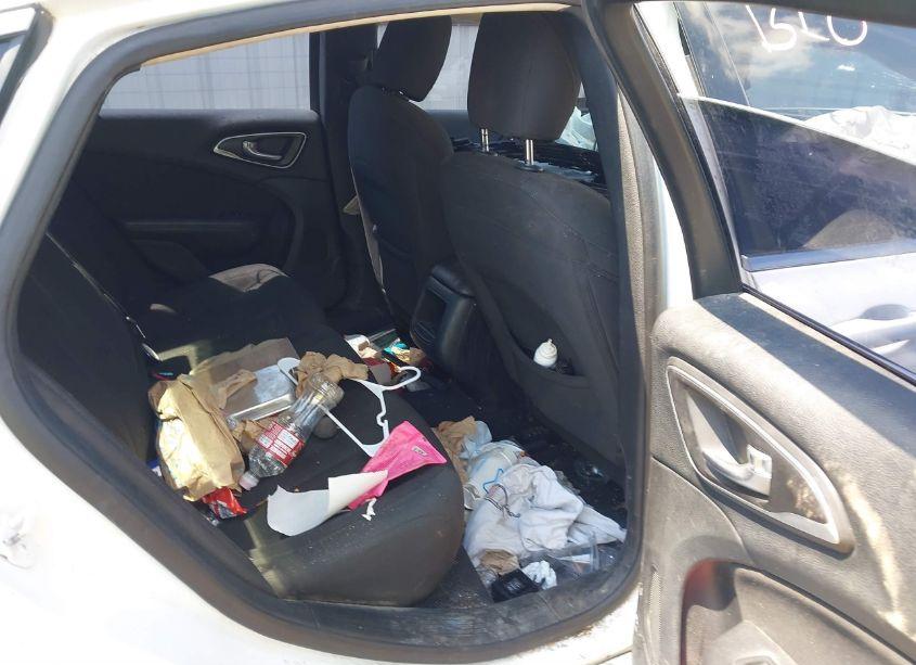 Photo 8 of 2015 Chrysler 200 LIMITED (VIN 1C3CCCAB8FN536877)