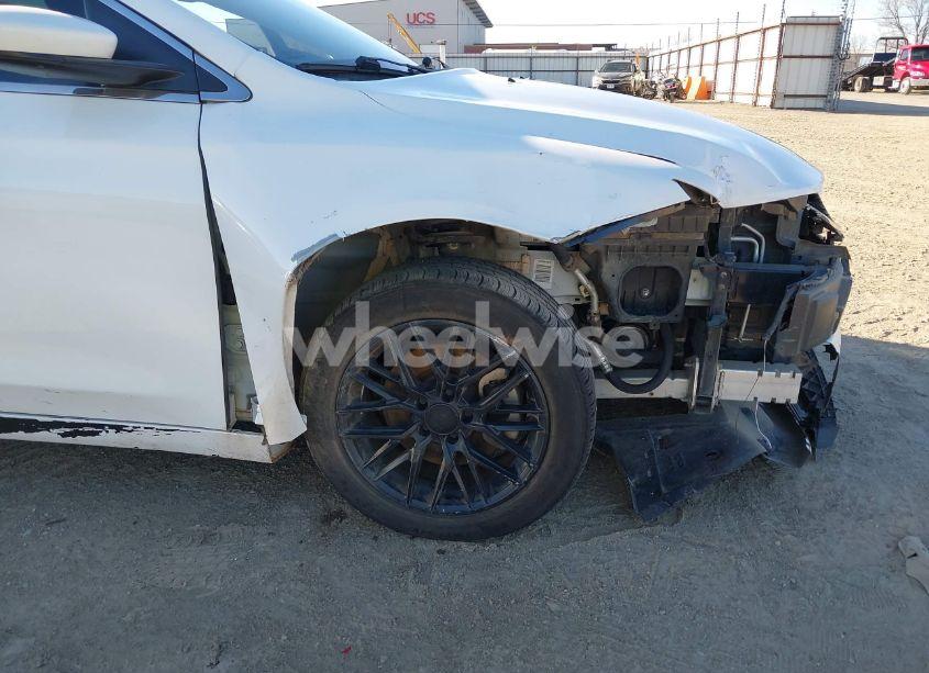 Photo 17 of 2015 Chrysler 200 LIMITED (VIN 1C3CCCAB8FN538189)