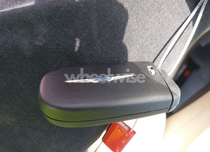 Photo 11 of 2015 Chrysler 200 LIMITED (VIN 1C3CCCAB8FN555591)