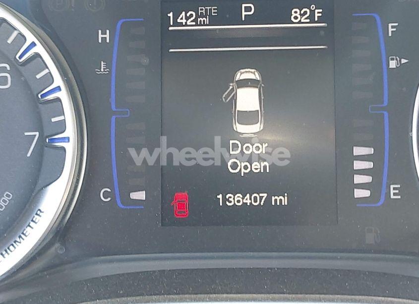 Photo 7 of 2015 Chrysler 200 LIMITED (VIN 1C3CCCAB8FN558877)