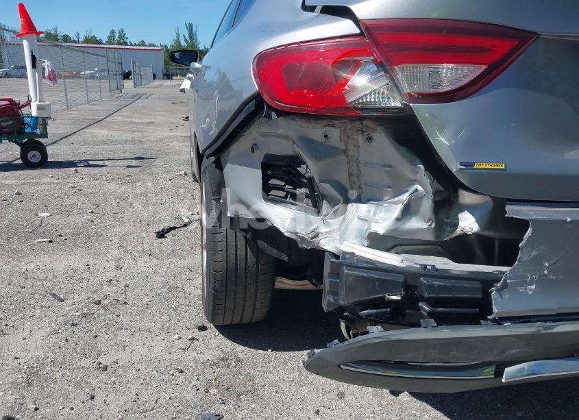 Photo 16 of 2015 Chrysler 200 LIMITED (VIN 1C3CCCAB8FN629236)