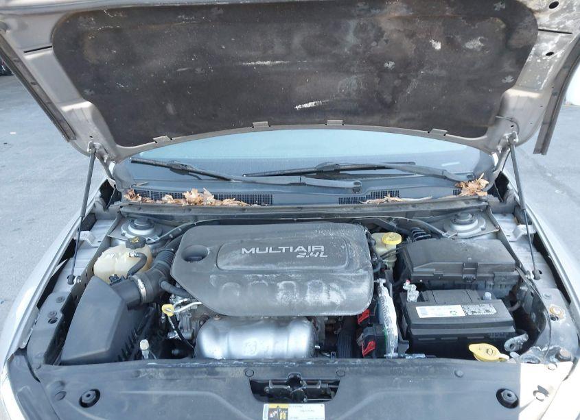 Photo 10 of 2015 Chrysler 200 LIMITED (VIN 1C3CCCAB8FN632945)