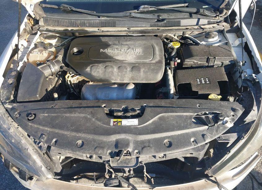 Photo 10 of 2015 Chrysler 200 LIMITED (VIN 1C3CCCAB8FN650264)