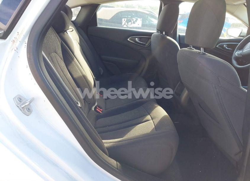 Photo 8 of 2015 Chrysler 200 LIMITED (VIN 1C3CCCAB8FN661717)