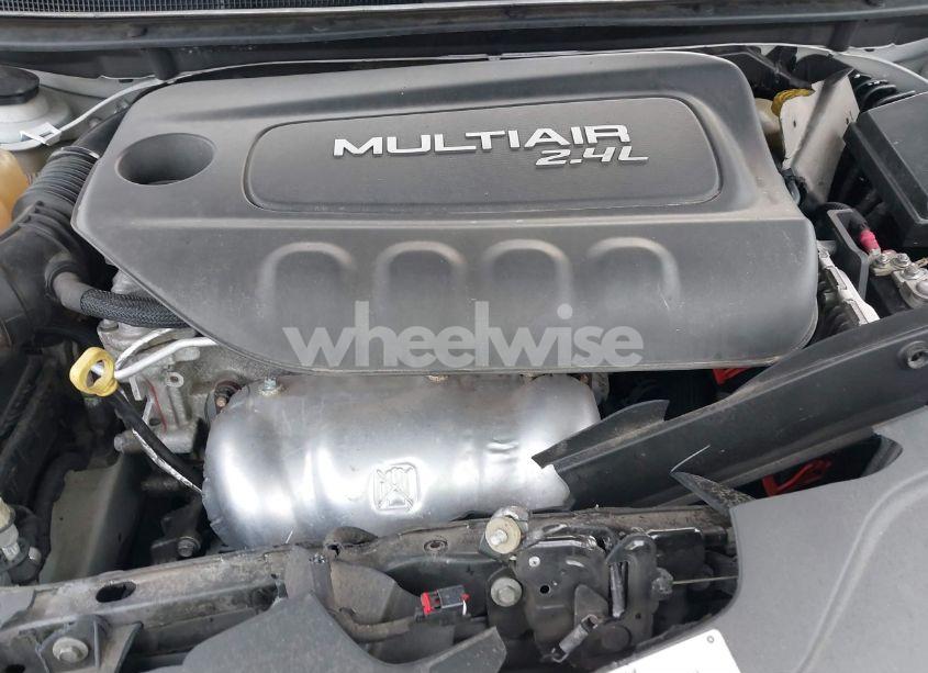 Photo 10 of 2015 Chrysler 200 LIMITED (VIN 1C3CCCAB8FN669588)