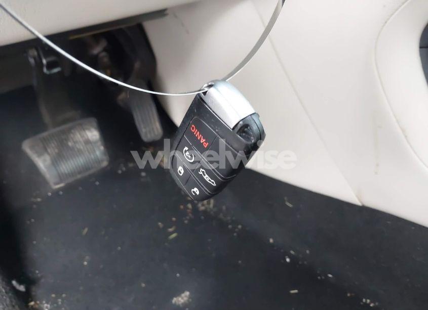 Photo 11 of 2015 Chrysler 200 LIMITED (VIN 1C3CCCAB8FN669588)