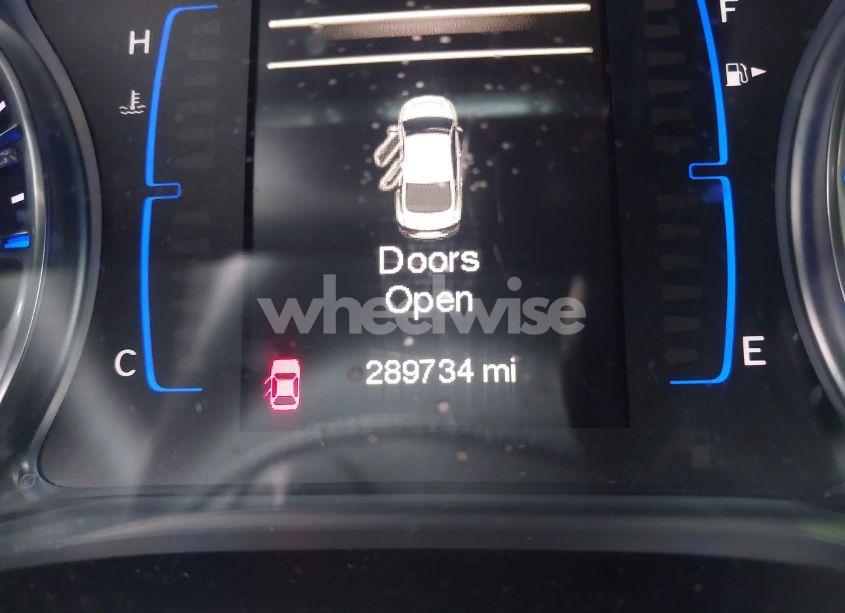Photo 7 of 2015 Chrysler 200 LIMITED (VIN 1C3CCCAB8FN670059)