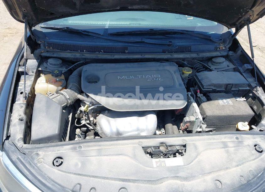 Photo 10 of 2015 Chrysler 200 LIMITED (VIN 1C3CCCAB8FN670305)