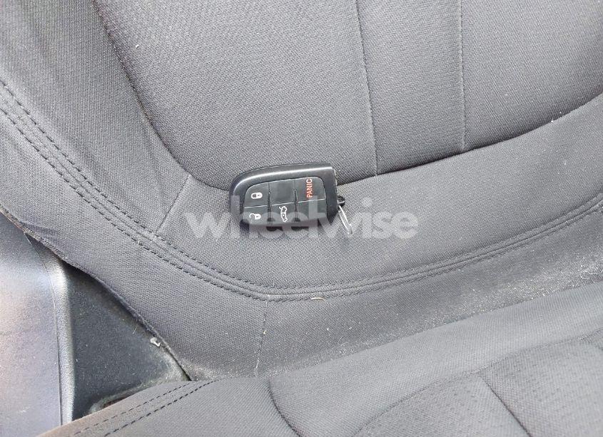 Photo 11 of 2015 Chrysler 200 LIMITED (VIN 1C3CCCAB8FN670305)