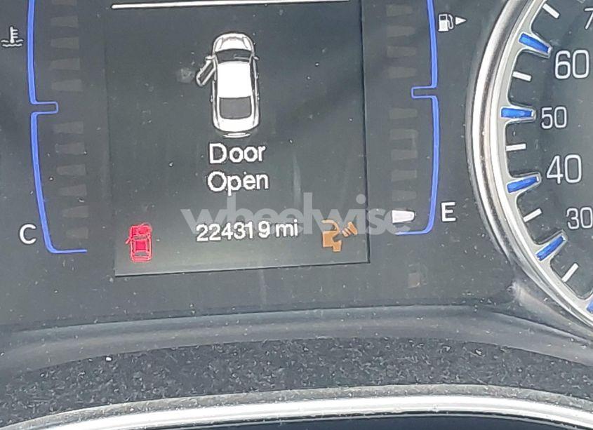 Photo 12 of 2015 Chrysler 200 LIMITED (VIN 1C3CCCAB8FN670305)