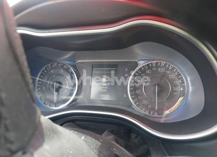 Photo 7 of 2015 Chrysler 200 LIMITED (VIN 1C3CCCAB8FN705635)