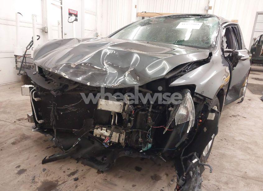 Photo 2 of 2016 Chrysler 200 LIMITED (VIN 1C3CCCAB8GN120300)