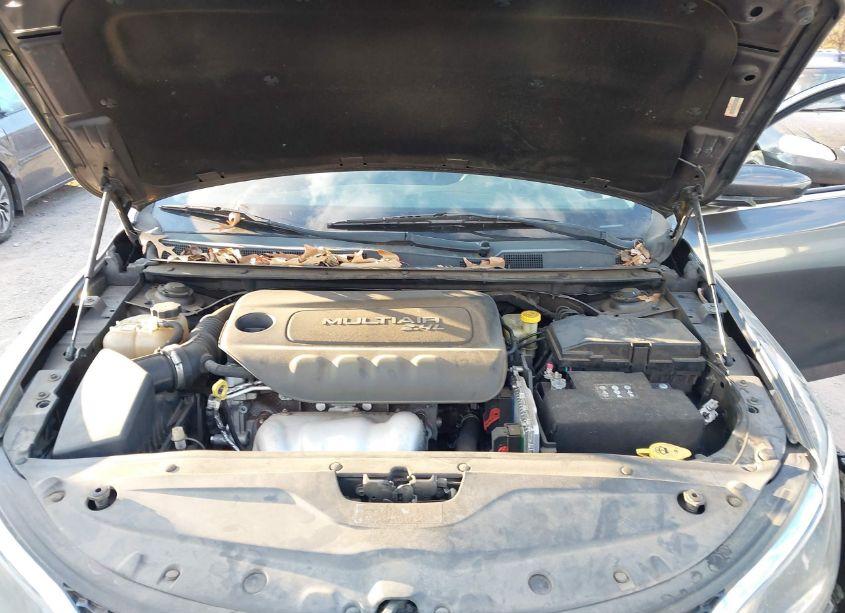 Photo 10 of 2015 Chrysler 200 LIMITED (VIN 1C3CCCAB9FN535317)