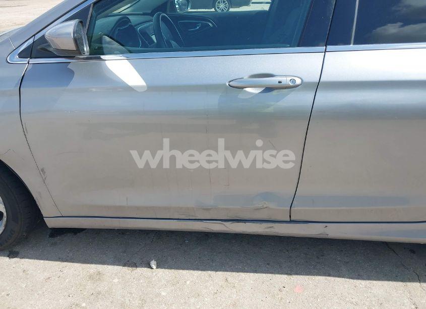 Photo 15 of 2015 Chrysler 200 LIMITED (VIN 1C3CCCAB9FN539609)