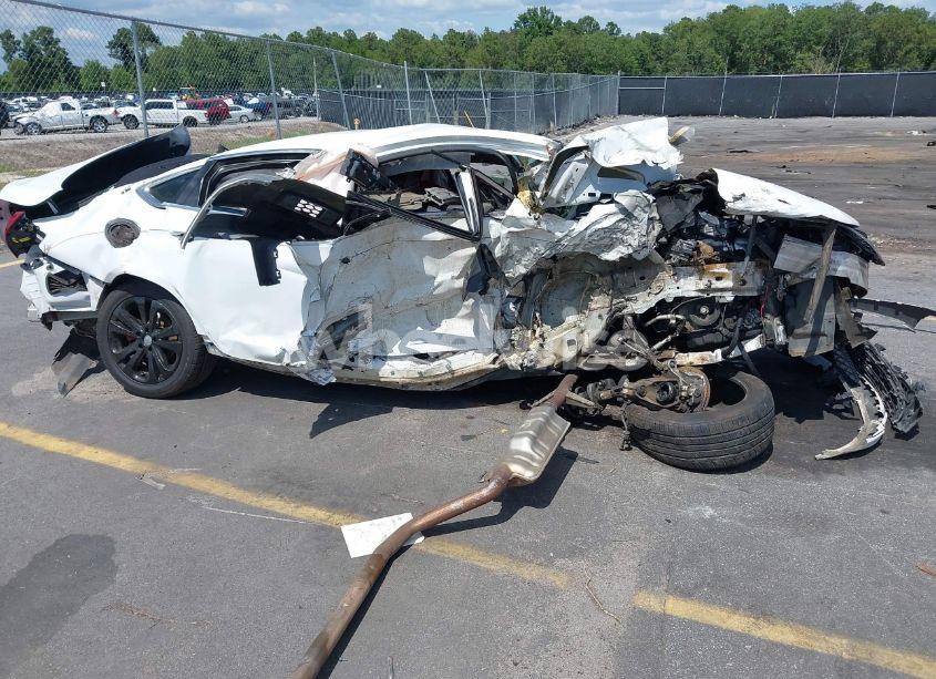 Photo 11 of 2015 Chrysler 200 LIMITED (VIN 1C3CCCAB9FN561657)