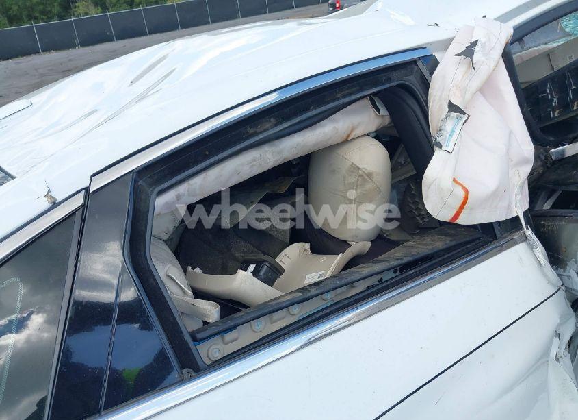 Photo 8 of 2015 Chrysler 200 LIMITED (VIN 1C3CCCAB9FN561657)