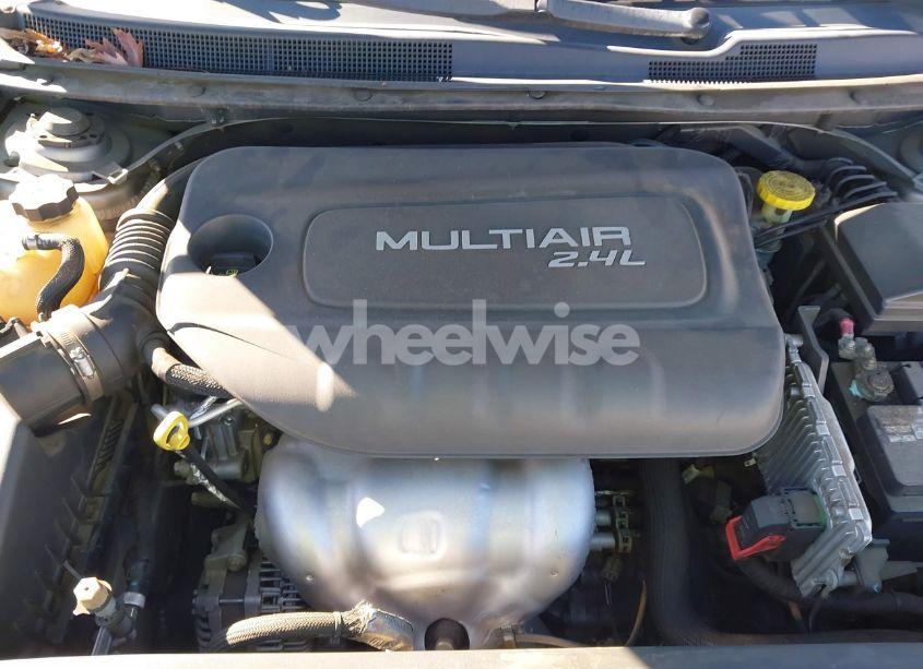 Photo 10 of 2015 Chrysler 200 LIMITED (VIN 1C3CCCAB9FN598546)