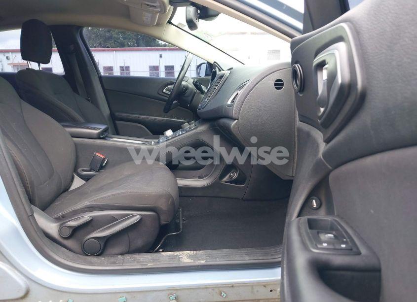 Photo 5 of 2015 Chrysler 200 LIMITED (VIN 1C3CCCAB9FN671625)