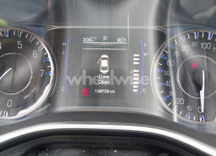 Photo 7 of 2015 Chrysler 200 LIMITED (VIN 1C3CCCAB9FN744430)