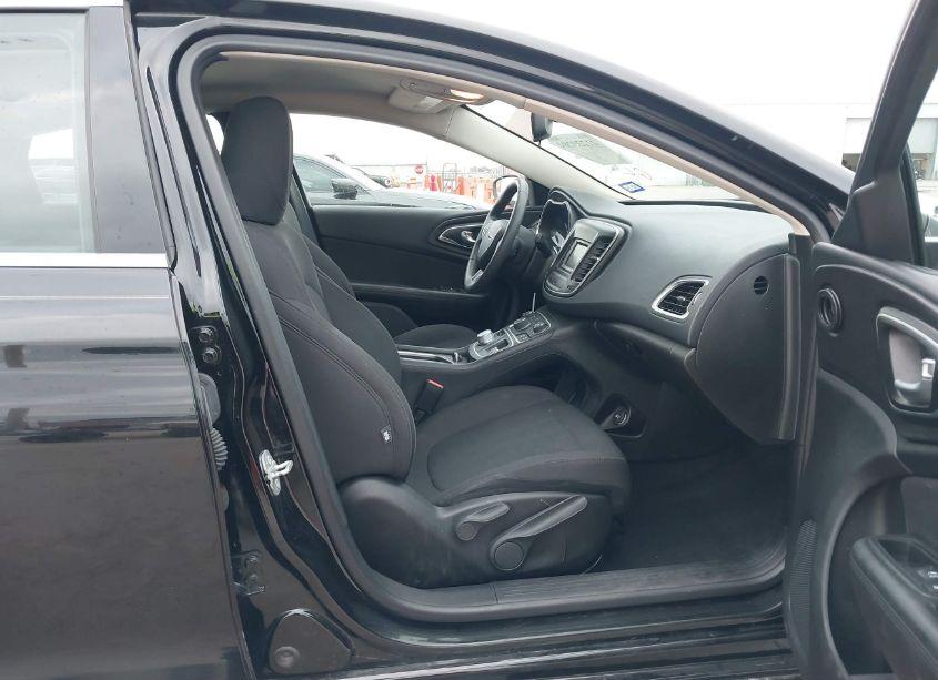 Photo 5 of 2016 Chrysler 200 LIMITED (VIN 1C3CCCAB9GN112741)