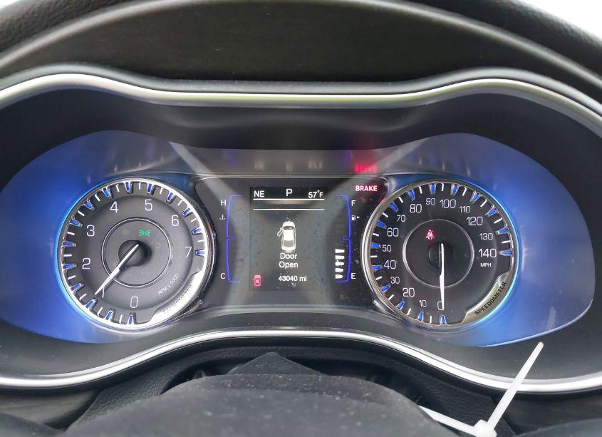 Photo 7 of 2016 Chrysler 200 LIMITED (VIN 1C3CCCAB9GN112741)