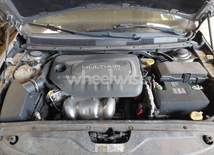 Photo 10 of 2016 Chrysler 200 LIMITED (VIN 1C3CCCAB9GN120421)