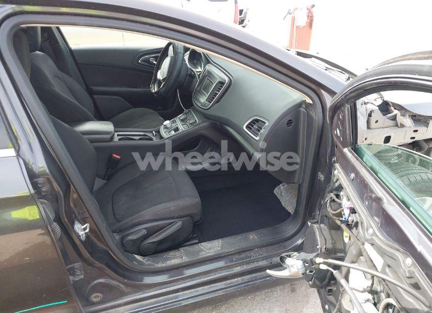 Photo 5 of 2016 Chrysler 200 LIMITED (VIN 1C3CCCAB9GN131984)