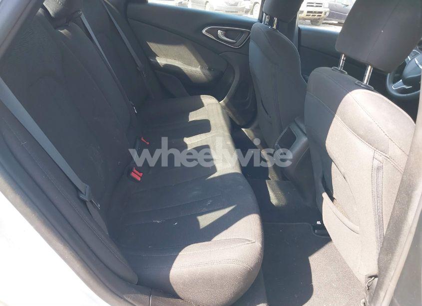 Photo 8 of 2016 Chrysler 200 LIMITED (VIN 1C3CCCAB9GN149529)