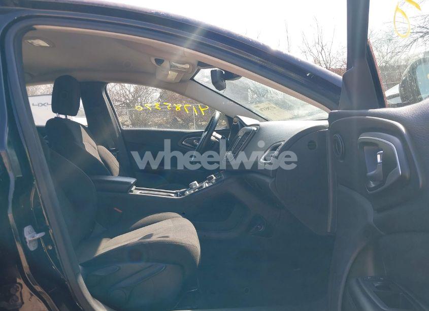 Photo 5 of 2015 Chrysler 200 LIMITED (VIN 1C3CCCABXFN557780)