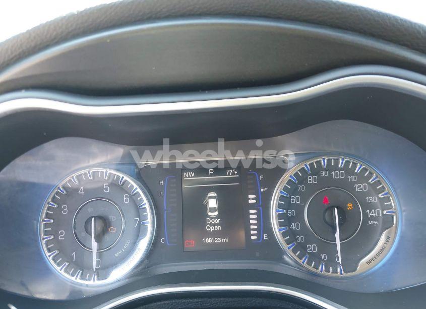 Photo 7 of 2015 Chrysler 200 LIMITED (VIN 1C3CCCABXFN557780)