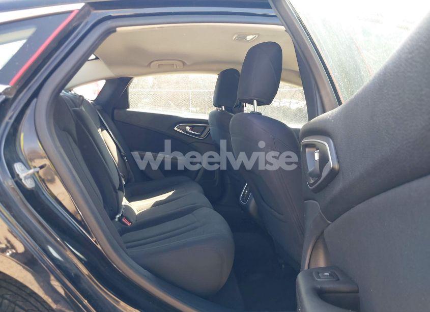 Photo 8 of 2015 Chrysler 200 LIMITED (VIN 1C3CCCABXFN557780)