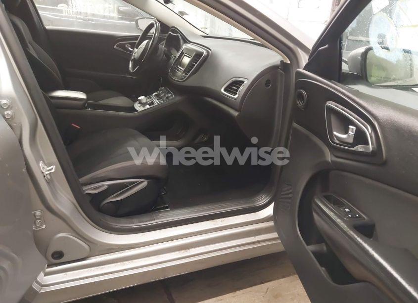 Photo 5 of 2015 Chrysler 200 LIMITED (VIN 1C3CCCABXFN602961)