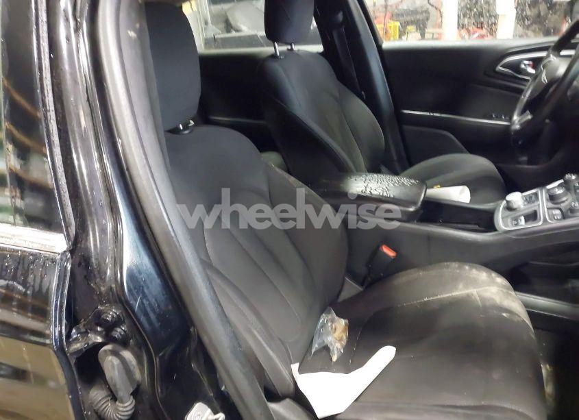 Photo 5 of 2015 Chrysler 200 LIMITED (VIN 1C3CCCABXFN619131)