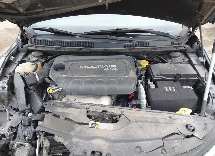 Photo 10 of 2015 Chrysler 200 LIMITED (VIN 1C3CCCABXFN652873)