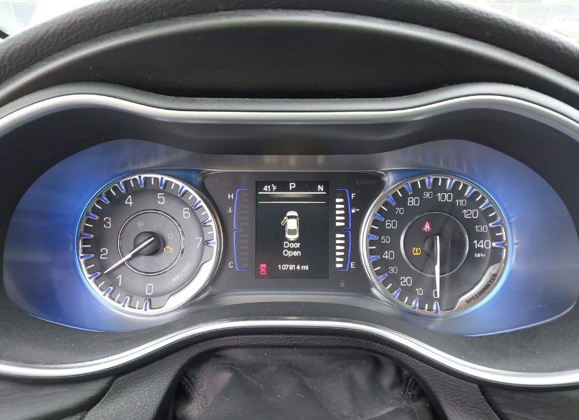 Photo 7 of 2015 Chrysler 200 LIMITED (VIN 1C3CCCABXFN652873)