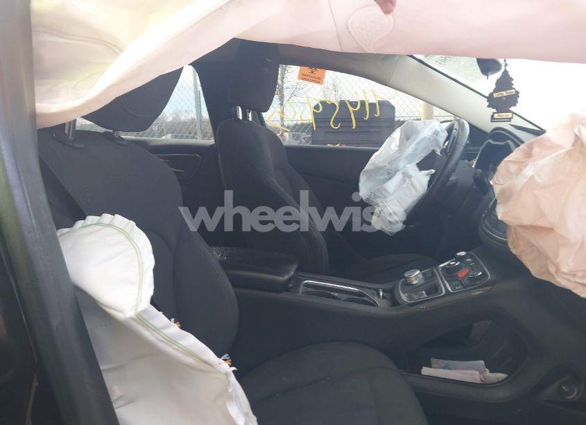 Photo 5 of 2015 Chrysler 200 LIMITED (VIN 1C3CCCABXFN757994)