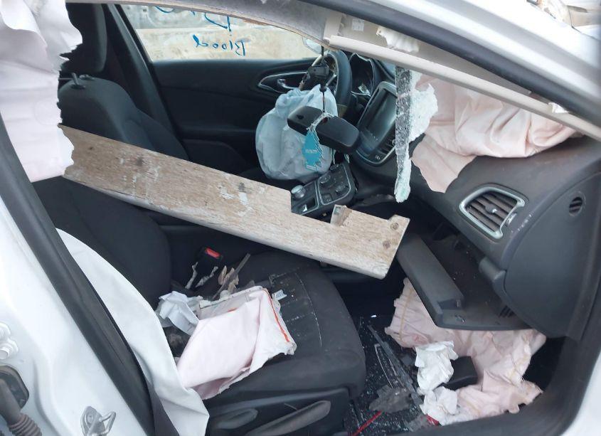 Photo 5 of 2016 Chrysler 200 LIMITED (VIN 1C3CCCABXGN174424)