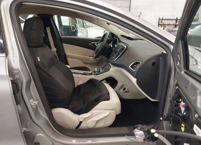 Photo 5 of 2016 Chrysler 200 LIMITED (VIN 1C3CCCABXGN186542)