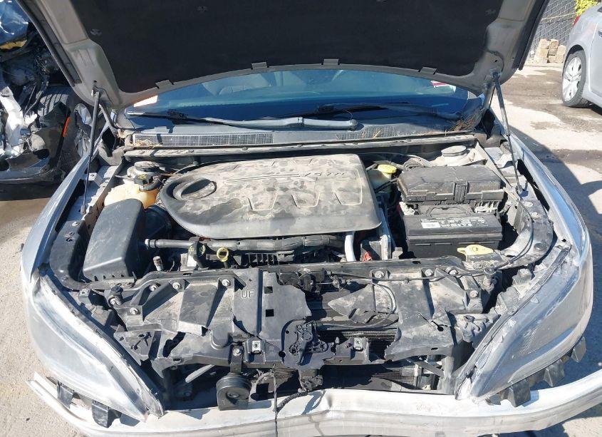 Photo 10 of 2016 Chrysler 200 LIMITED (VIN 1C3CCCAG1GN144689)