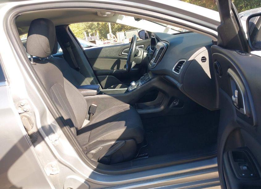 Photo 5 of 2016 Chrysler 200 LIMITED (VIN 1C3CCCAG1GN144689)