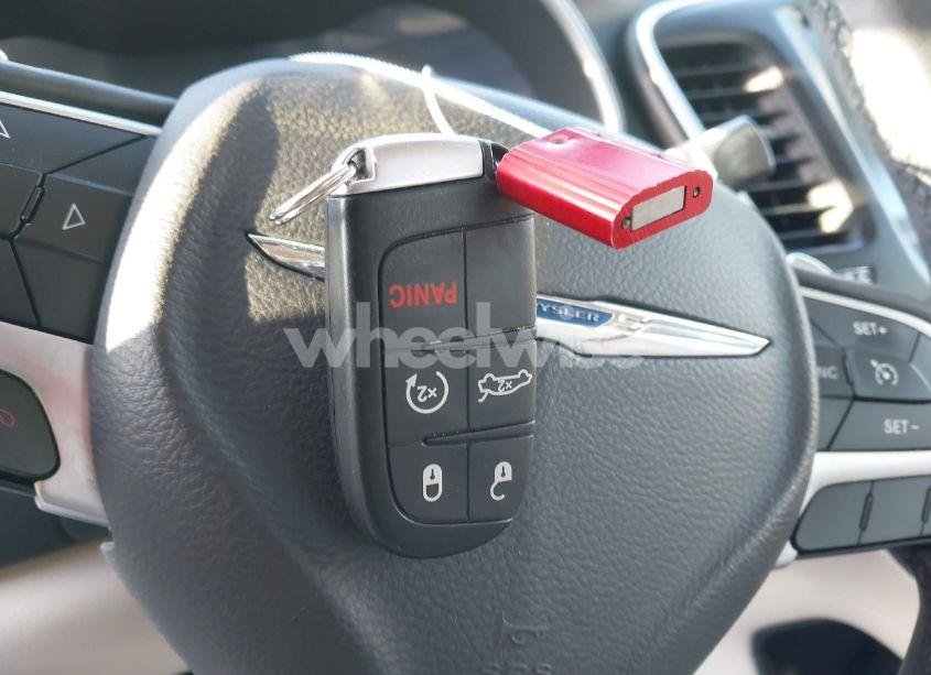 Photo 11 of 2016 Chrysler 200 LIMITED (VIN 1C3CCCAG3GN145889)