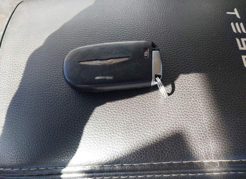 Photo 11 of 2015 Chrysler 200 LIMITED (VIN 1C3CCCAG4FN730365)