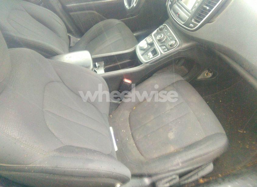 Photo 5 of 2015 Chrysler 200 LIMITED (VIN 1C3CCCAG4FN759753)