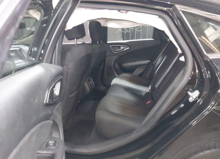 Photo 8 of 2016 Chrysler 200 LIMITED (VIN 1C3CCCAG4GN121973)