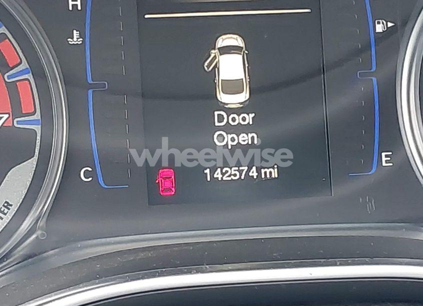 Photo 16 of 2015 Chrysler 200 LIMITED (VIN 1C3CCCAG5FN605570)