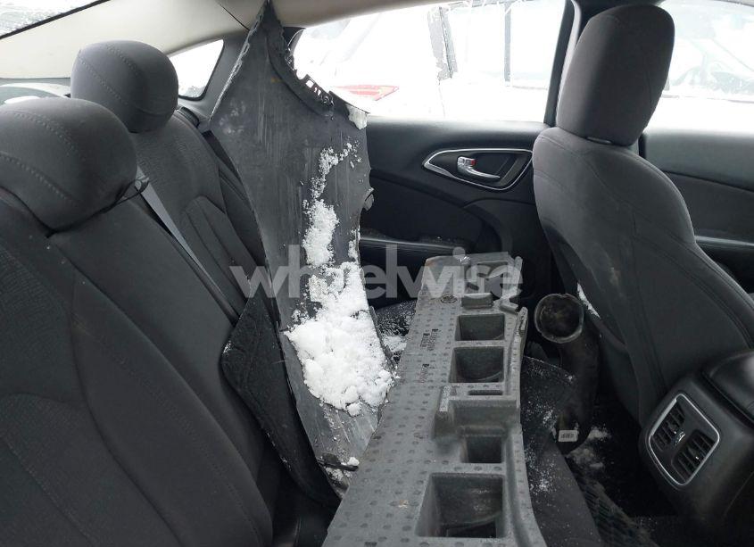 Photo 8 of 2015 Chrysler 200 LIMITED (VIN 1C3CCCAG5FN605570)