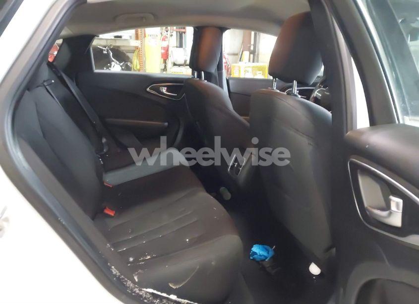 Photo 8 of 2015 Chrysler 200 LIMITED (VIN 1C3CCCAG5FN736711)