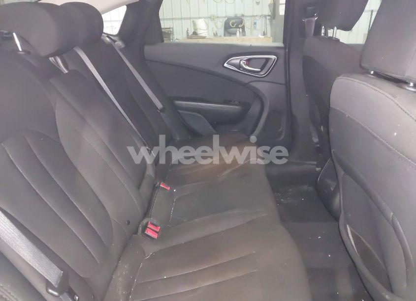 Photo 8 of 2016 Chrysler 200 LIMITED (VIN 1C3CCCAG9GN111455)