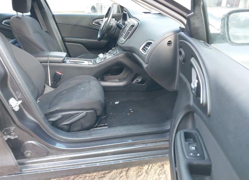 Photo 5 of 2016 Chrysler 200 LIMITED (VIN 1C3CCCAGXGN148532)