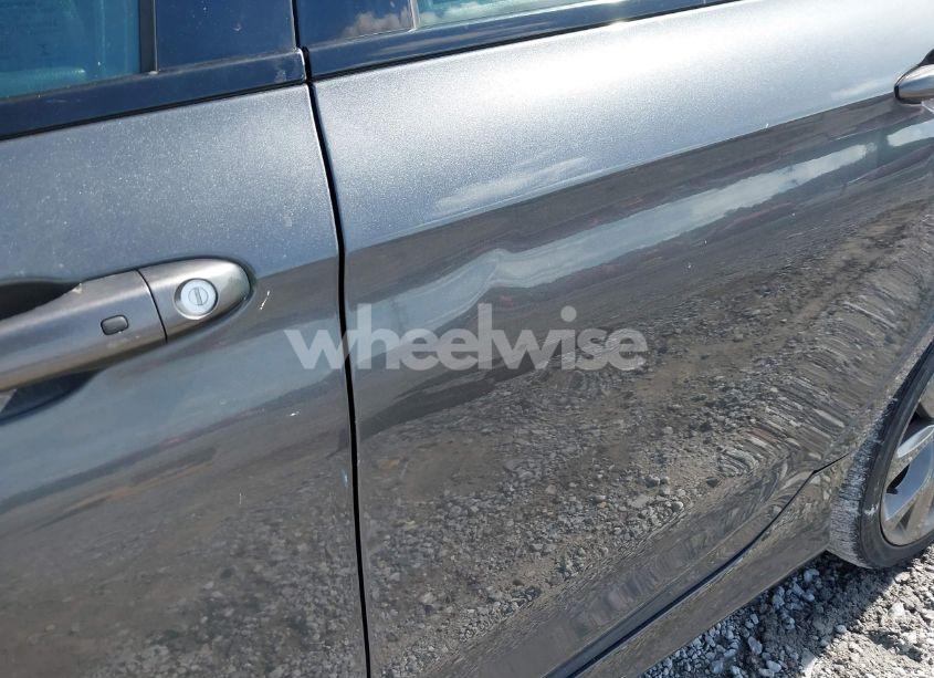 Photo 6 of 2015 Chrysler 200 S (VIN 1C3CCCBB0FN606841)